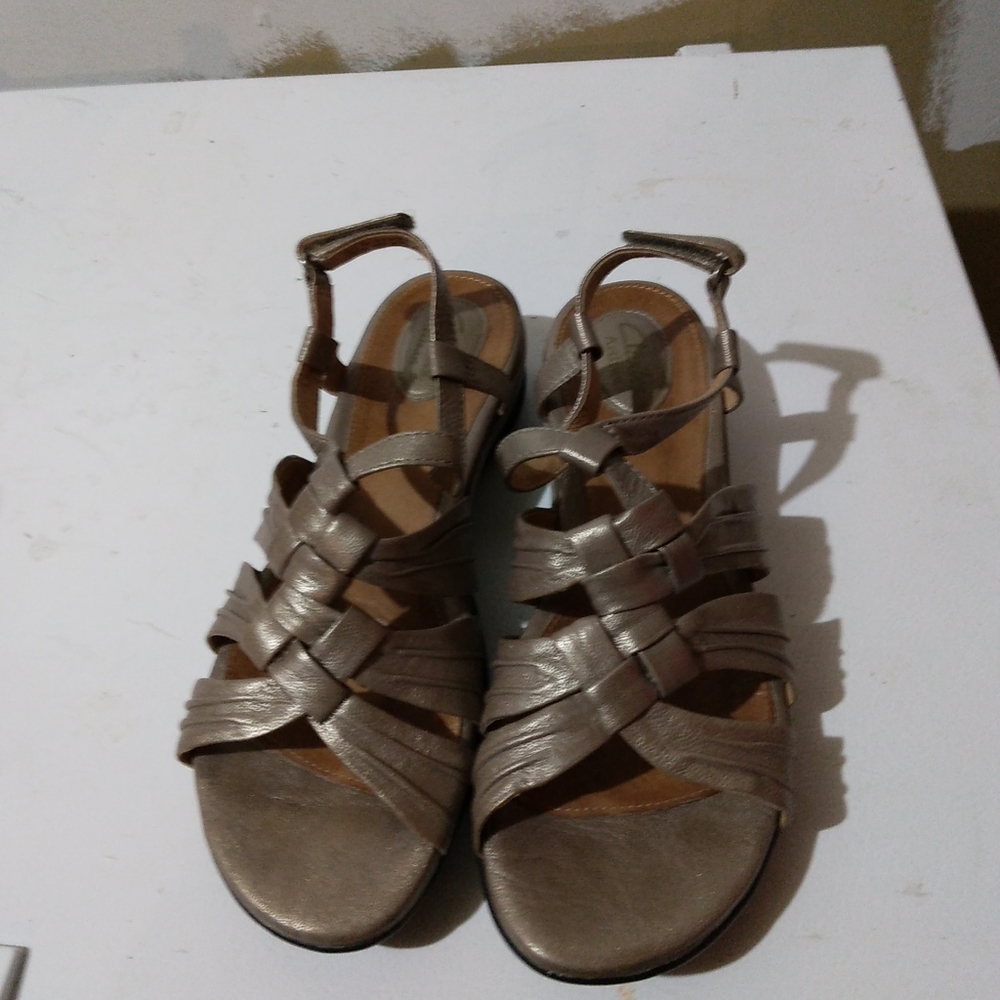 Gold clark Artisan women's size 9 saddles pre owned
